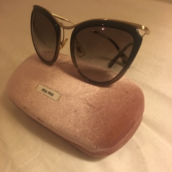 AUTHENTIC MIU MIU Cat Eye Sunglasses with case - Picture 3 of 8